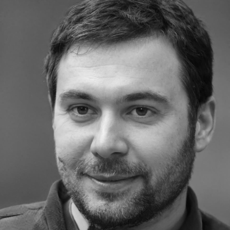 Портрет ведущего преподавателя курса